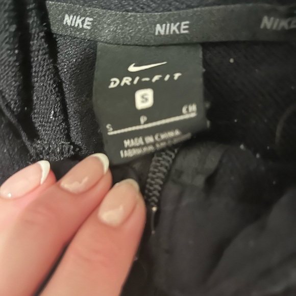 Nike sweater - Picture 2 of 2